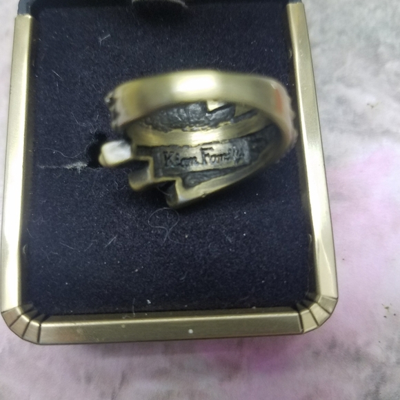Ring - Picture 2 of 3